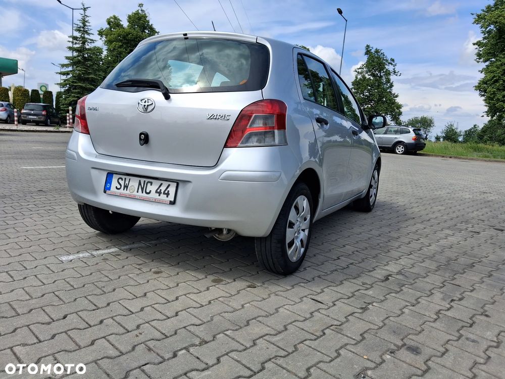 Toyota Yaris 1.0 VVT-i - 8