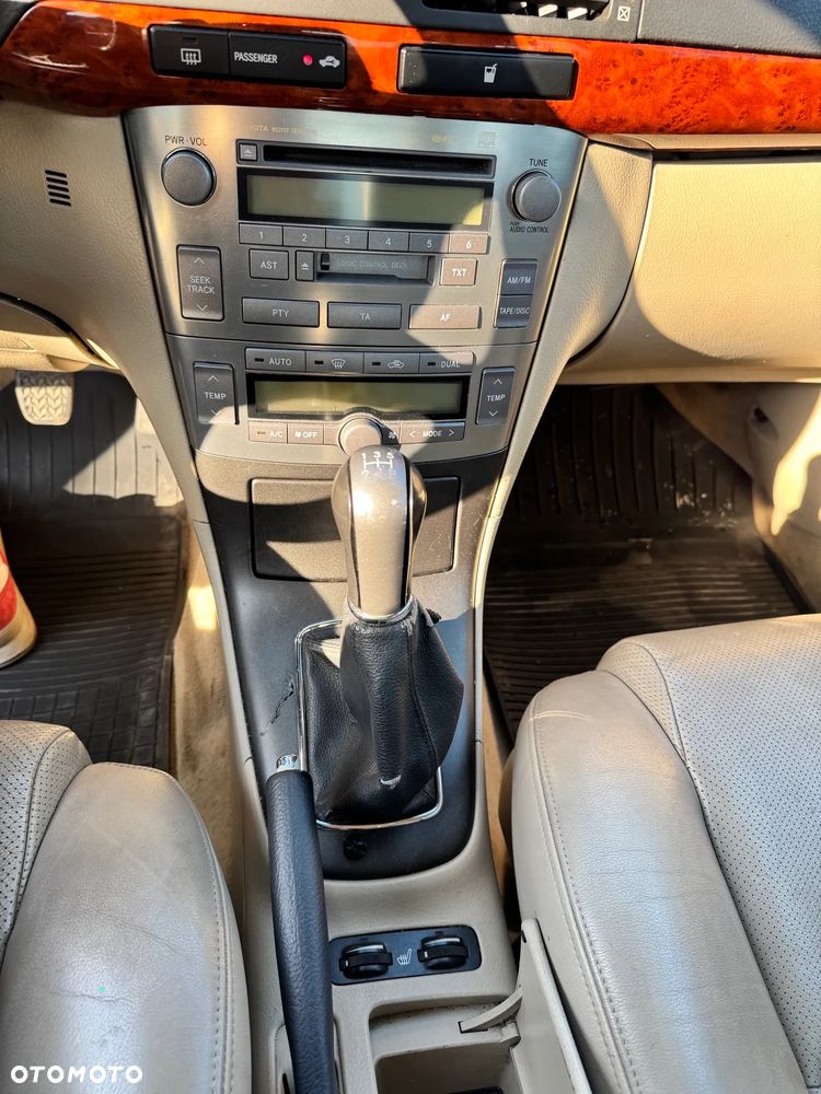 Toyota Avensis 2.0 D-4D Executive - 8