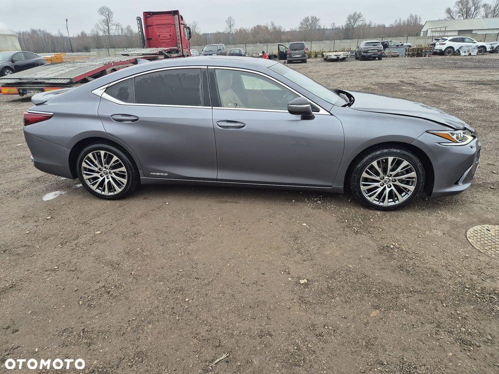 Lexus ES 300h Business Line - 30