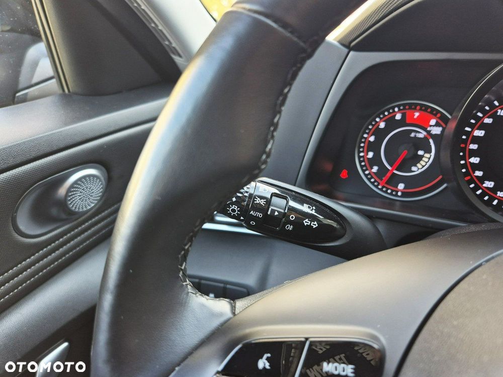 Hyundai Elantra - 16