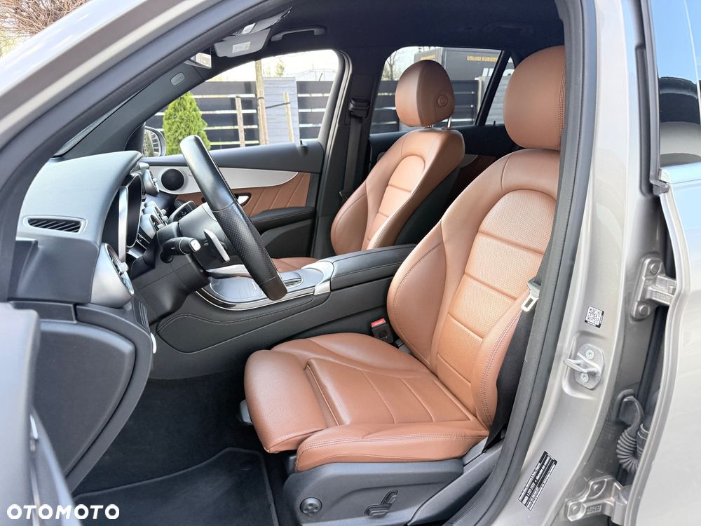 Mercedes-Benz GLC 250 4Matic 9G-TRONIC AMG Line - 12