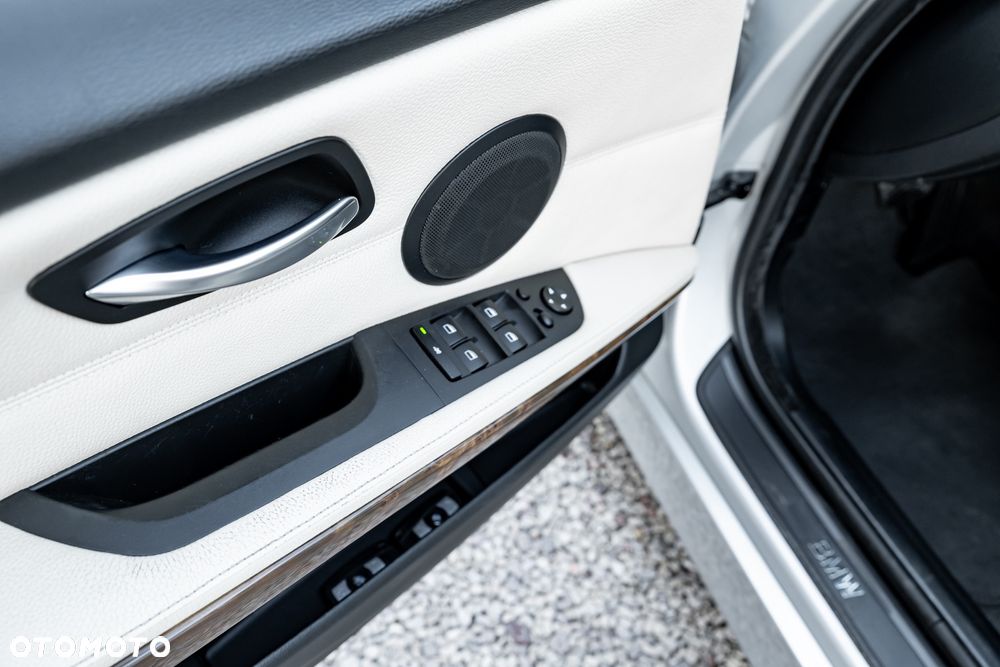 BMW Seria 3 330xi - 17