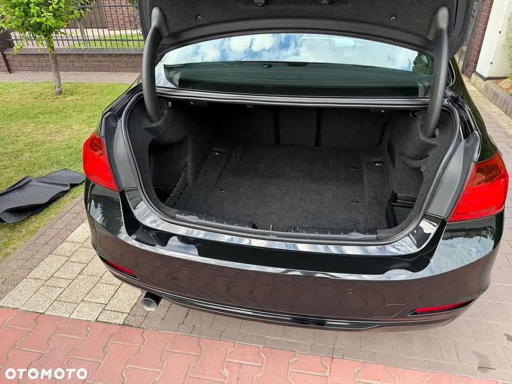 BMW Seria 3 318d Blue Performance Sport Line - 25