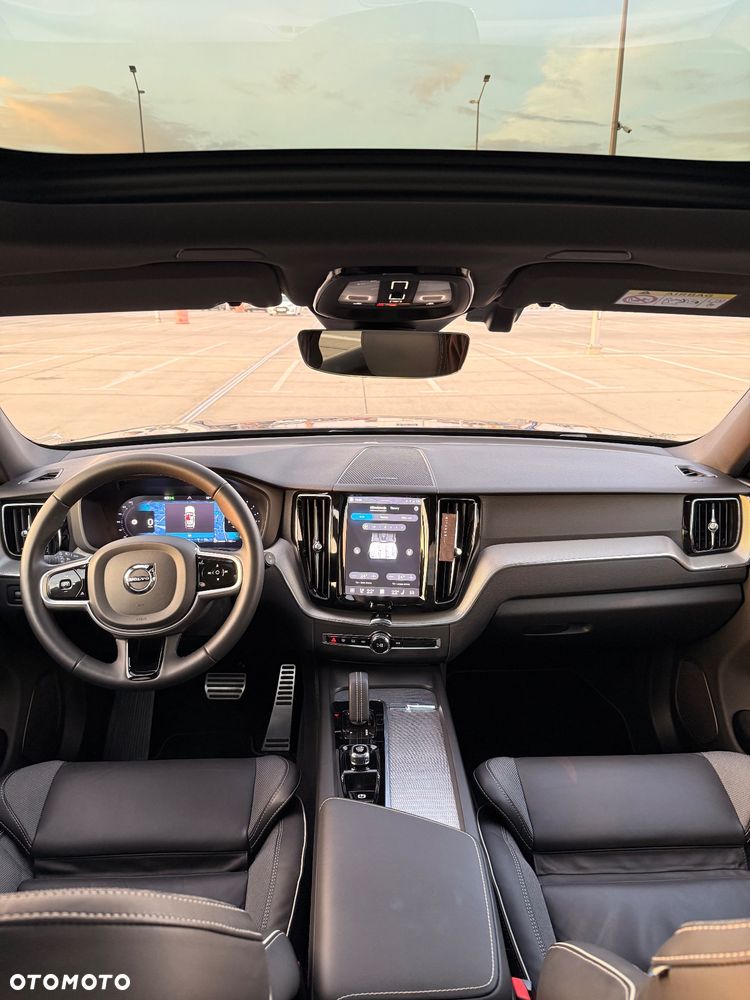 Volvo XC 60 B4 D Plus Dark - 16