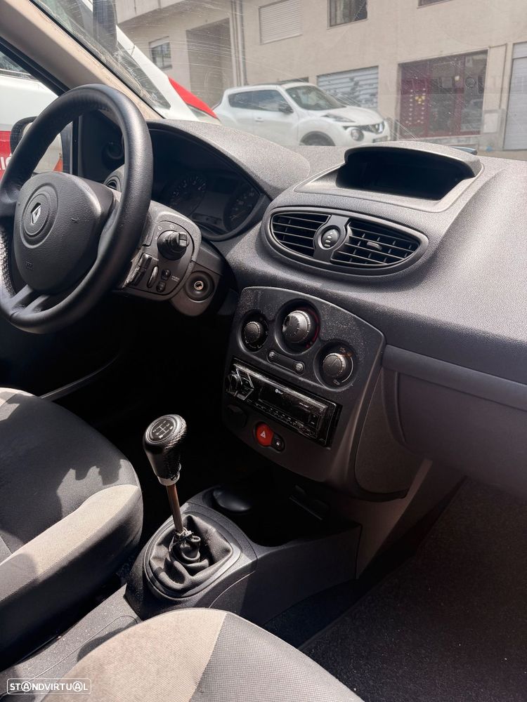 Renault Clio 1.5 dCi Dynamique S - 8