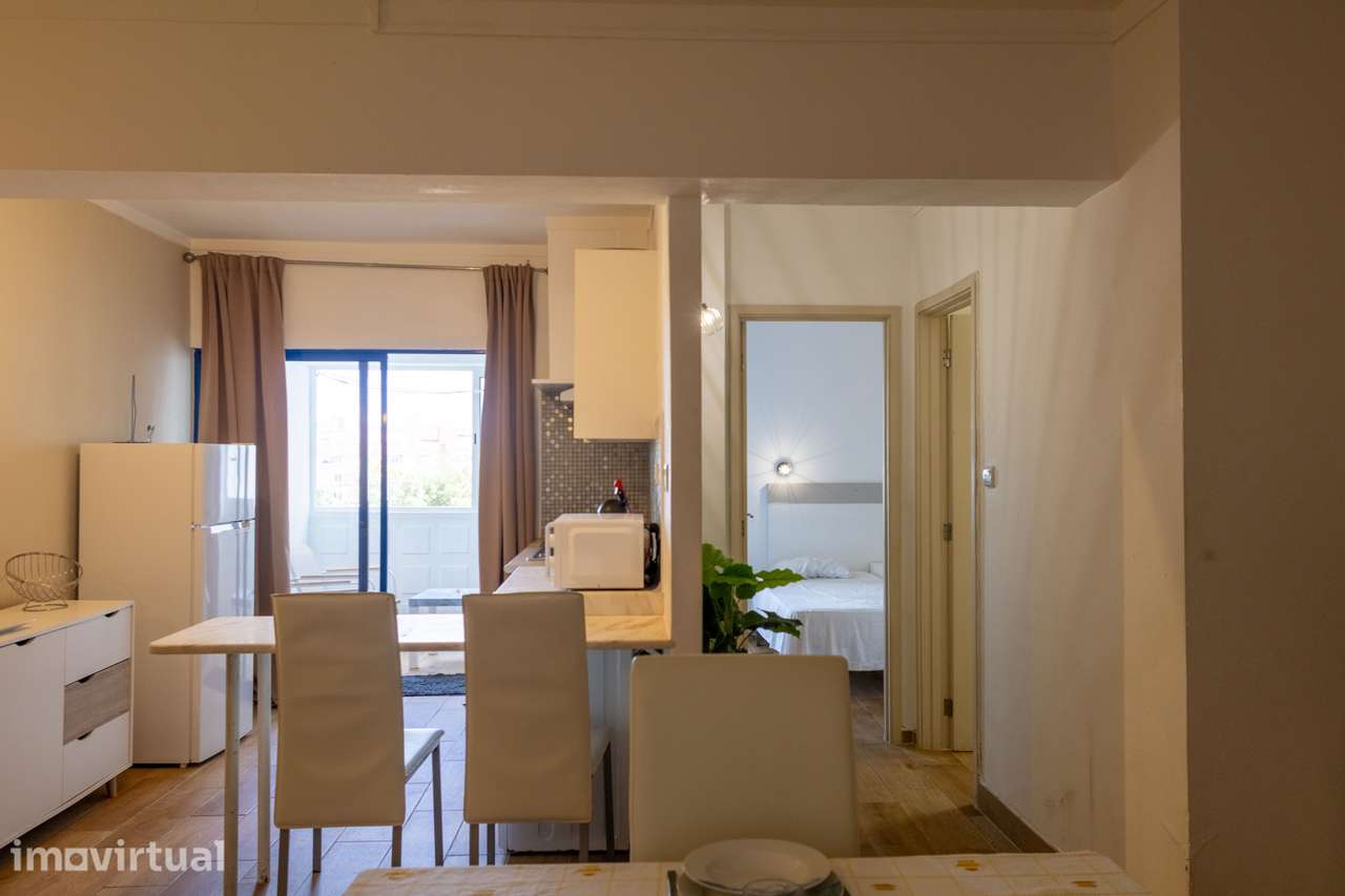Apartamento T1 completamente Remodelado na Praia da Rocha! - Grande imagem: 3/27