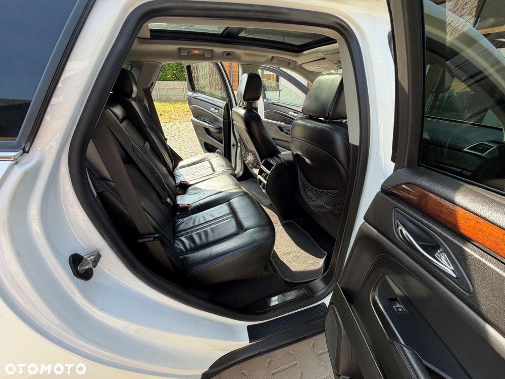 Cadillac SRX - 17