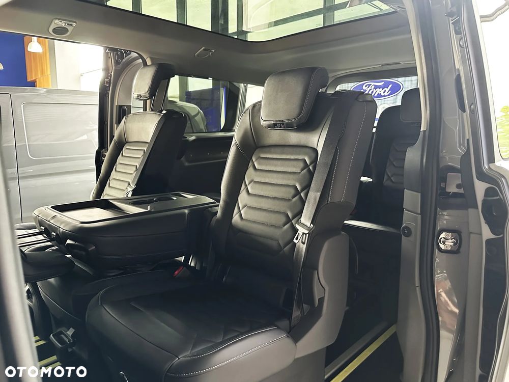 Ford Tourneo Custom - 12