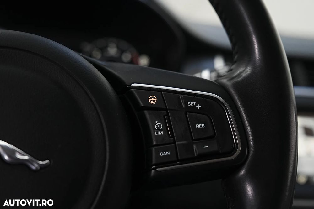 Jaguar E-Pace D150 AWD Aut. S - 37