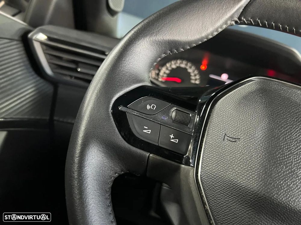 Peugeot 2008 1.2 PureTech Active - 17