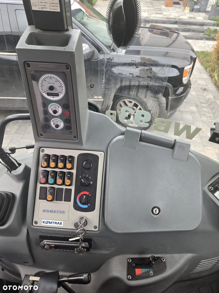 Komatsu WB93R - 13