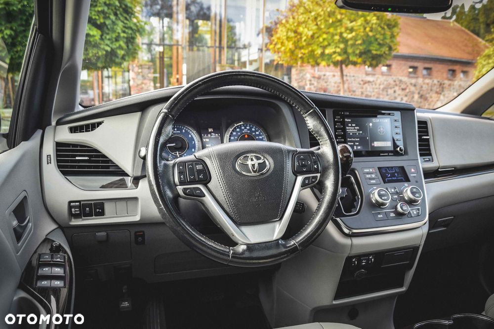 Toyota Sienna 3.5 V6 - 37