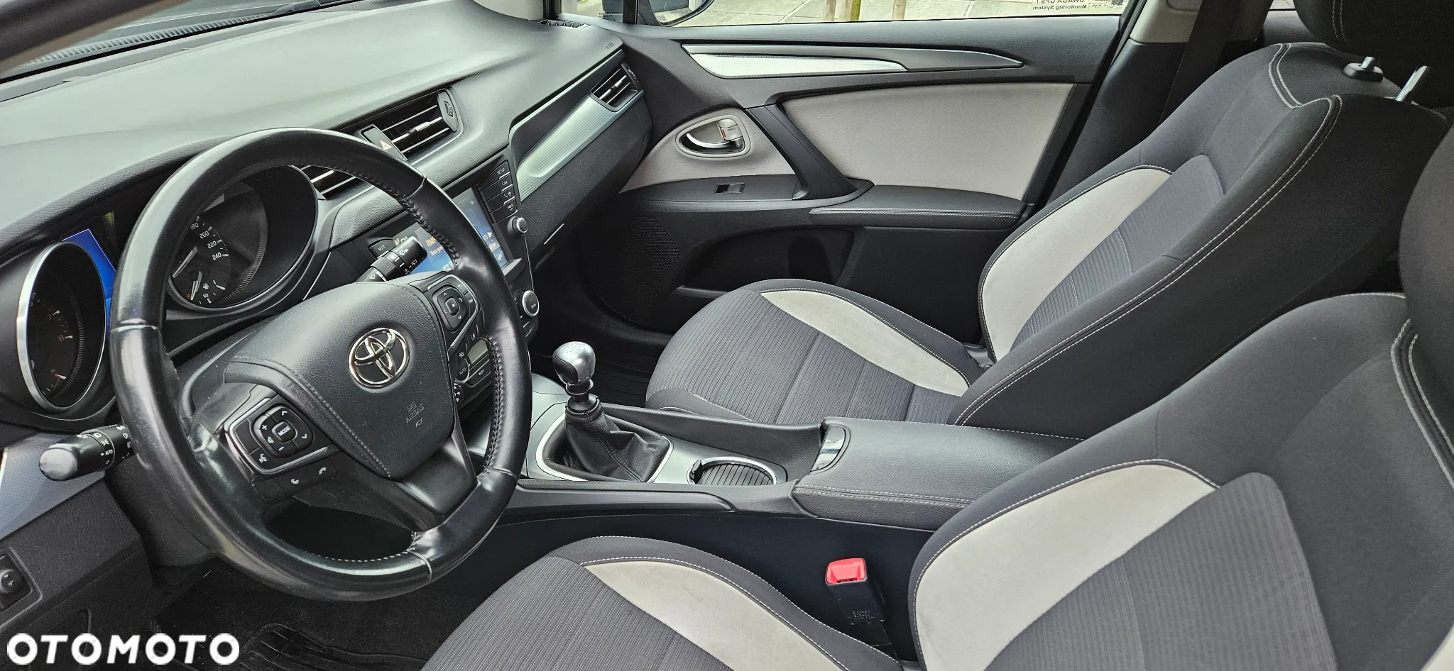 Toyota Avensis 1.8 Premium - 9