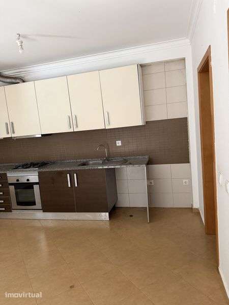 Arrenda-se apartamento T1 no barreiro ao pe do forum - Grande imagem: 5/9