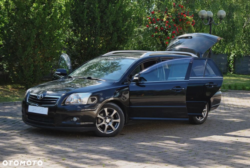 Toyota Avensis 1.8 VVT-i Automatik Sol - 18