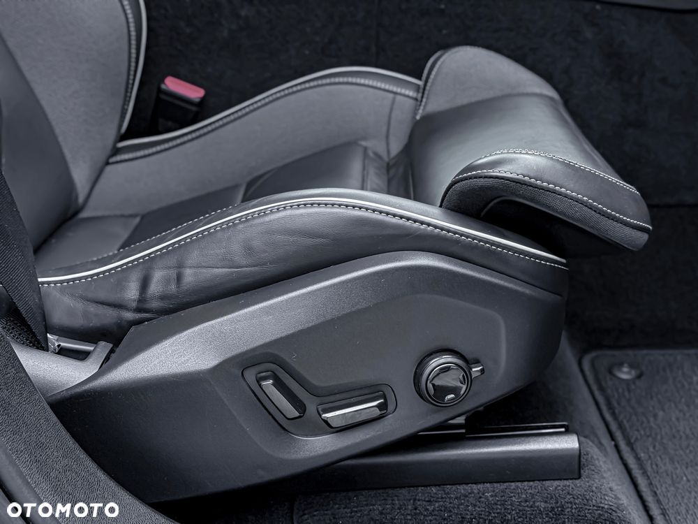 Volvo XC 60 B4 D Ultimate Dark - 38