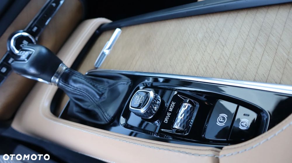 Volvo XC 90 D5 AWD Inscription 7os - 19