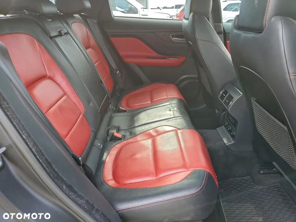 Jaguar F-Pace 2.0 i4P AWD R-Sport - 9