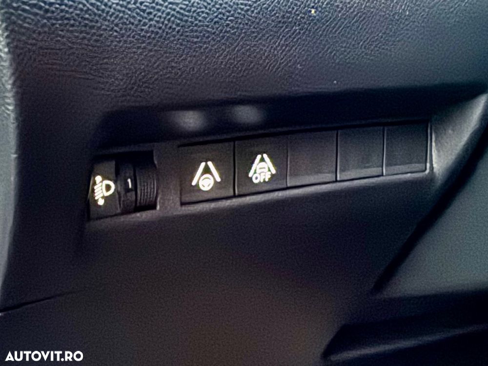 Peugeot 208 1.2 L PureTech STT EAT8 Allure Pack - 11