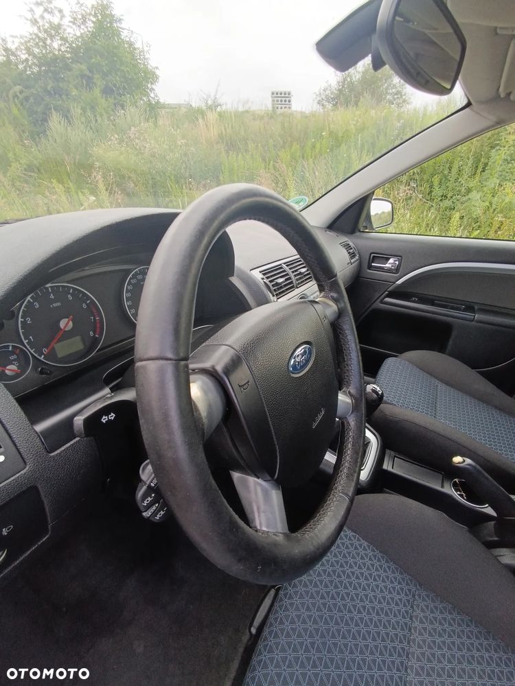 Ford Mondeo 1.8 Ghia - 6