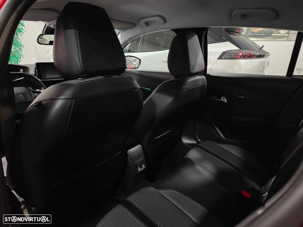 Peugeot 208 1.2 PureTech Allure EAT8 - 36