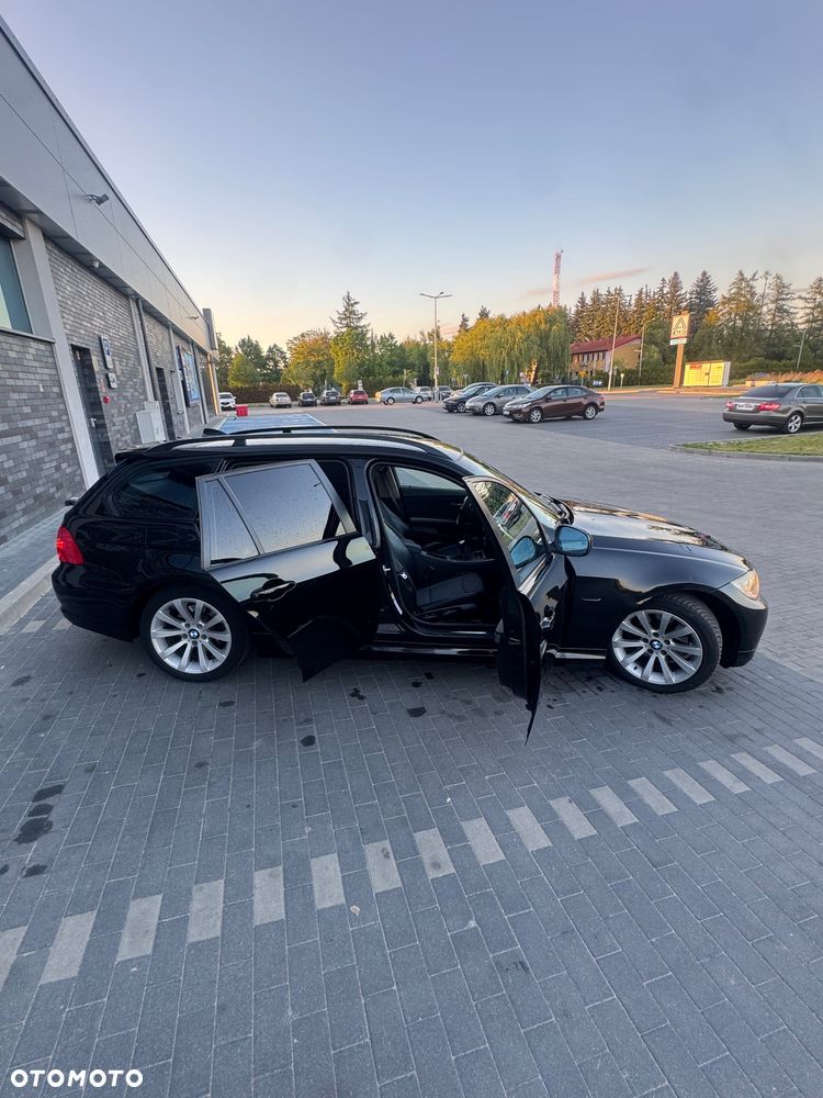 BMW Seria 3 320i - 5