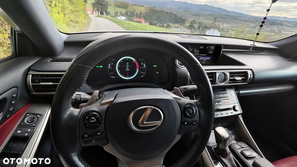 Lexus IS 300h F Sport - 9