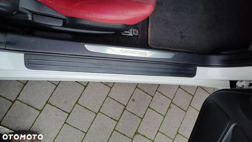 Hyundai Genesis - 31