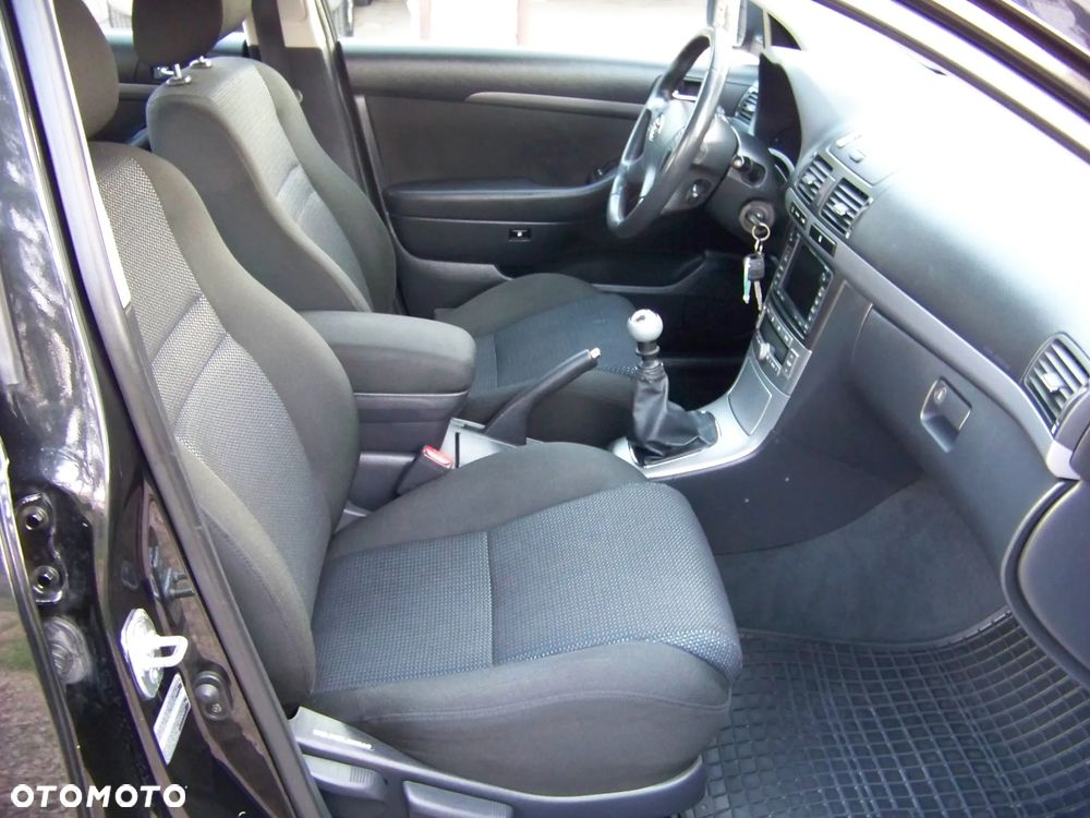 Toyota Avensis 2.0 D-4D - 16