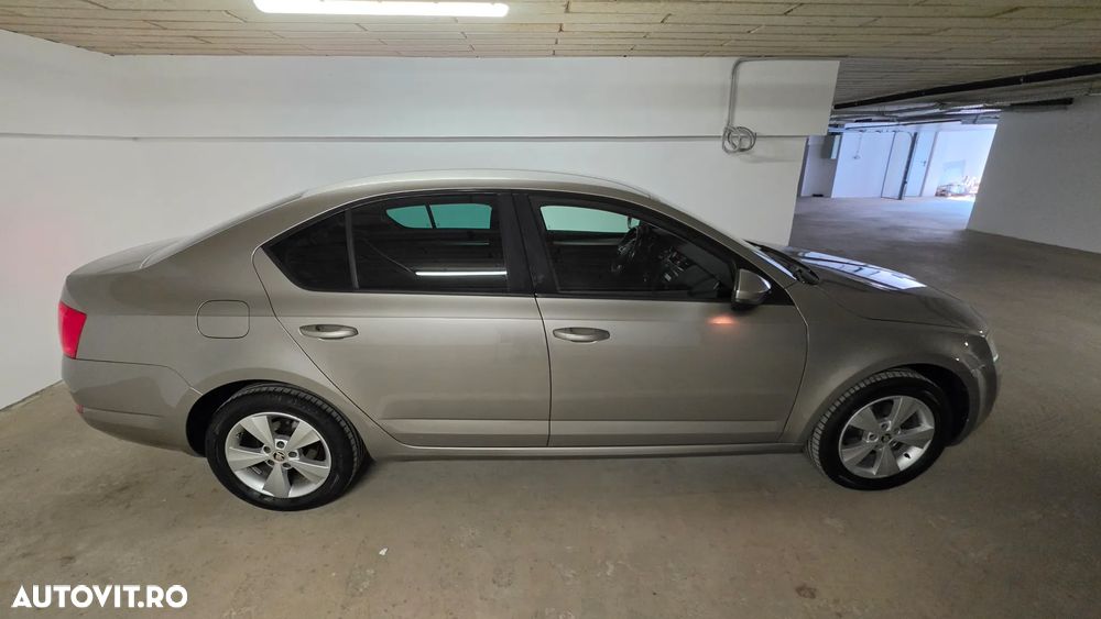 Skoda Octavia 1.6 TDI DSG Style - 5