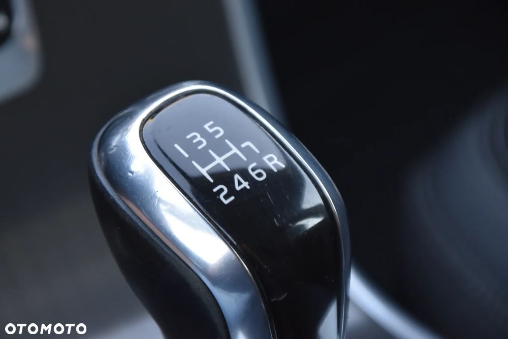 Volvo XC 60 D4 Momentum - 39