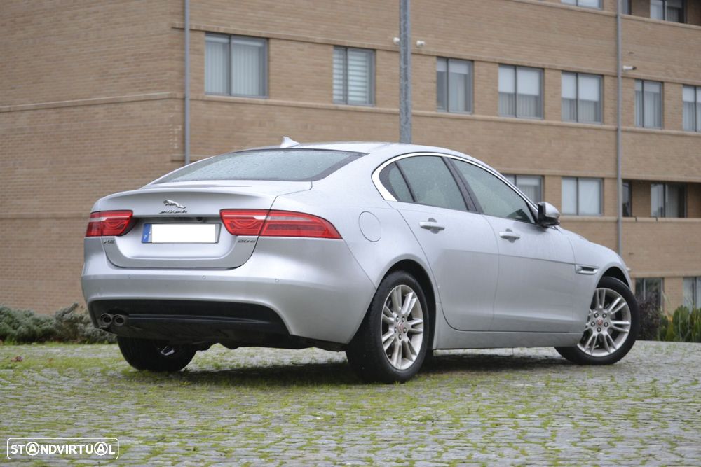 Jaguar XE 2.0 D Pure - 3