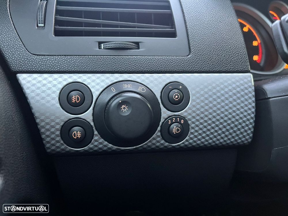 Opel Astra GTC 1.3 CDTI - 21