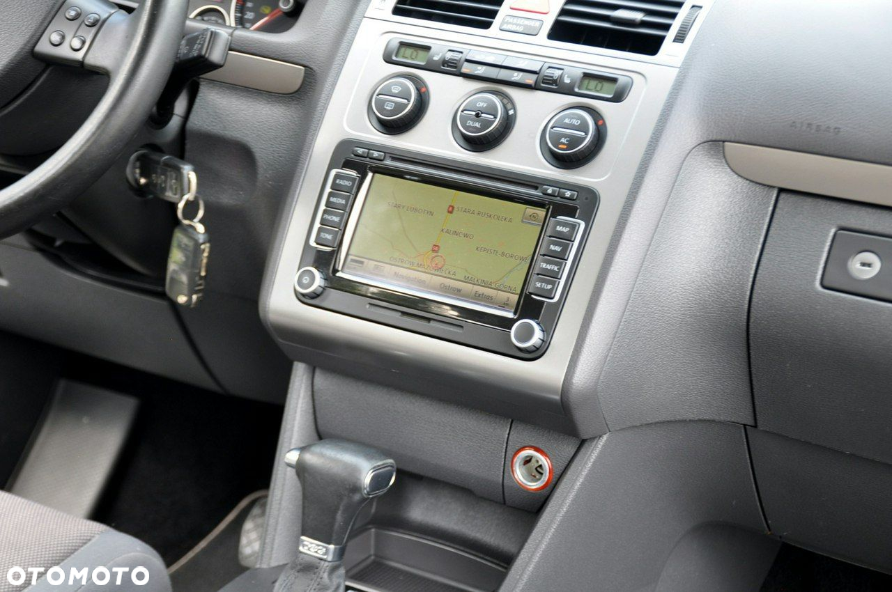 Volkswagen Touran - 28