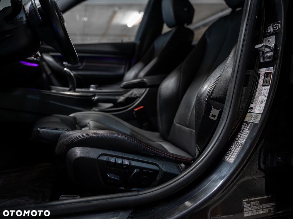 BMW Seria 3 335i Sport Line - 28