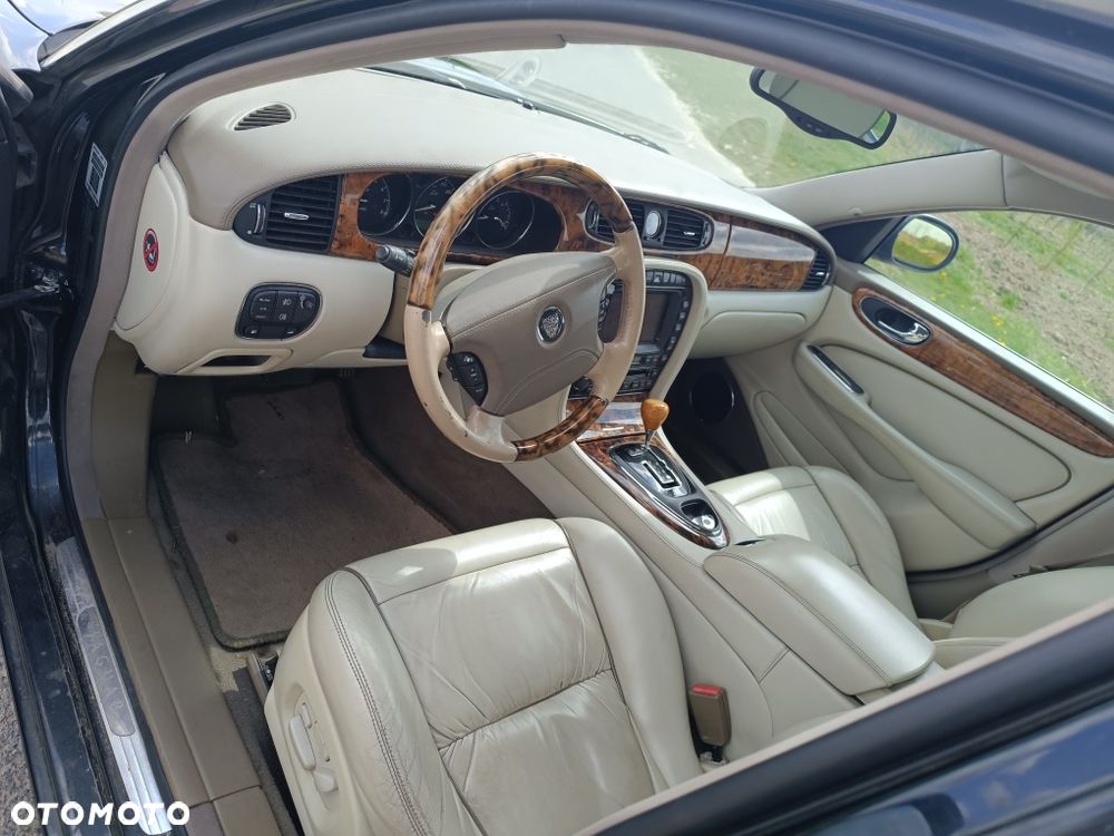 Jaguar XJ - 7
