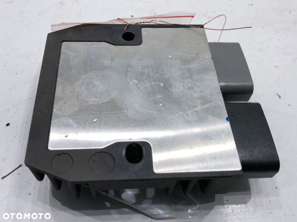 REGULATOR NAPIĘCIA  HONDA CB650RA 650 CM3 34kW 46KM (2014 - FH027AA - 2