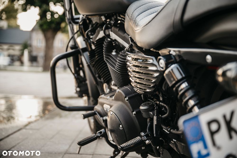 Harley-Davidson Sportster Iron 883 - 12