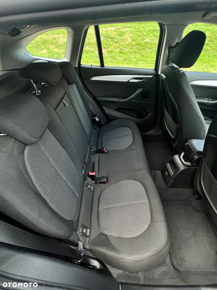 BMW X1 sDrive18i - 11