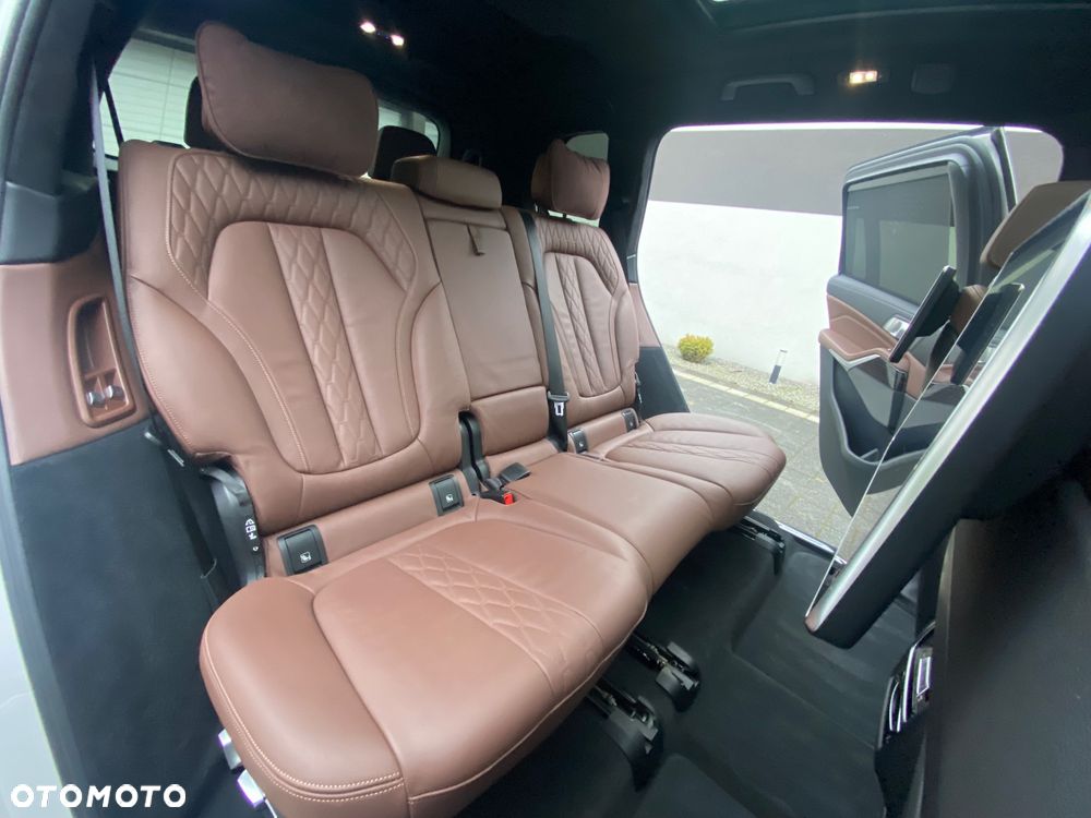 BMW X7 - 25