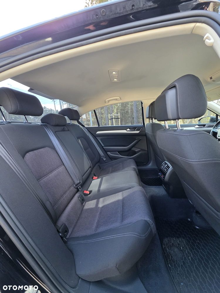 Volkswagen Passat - 14