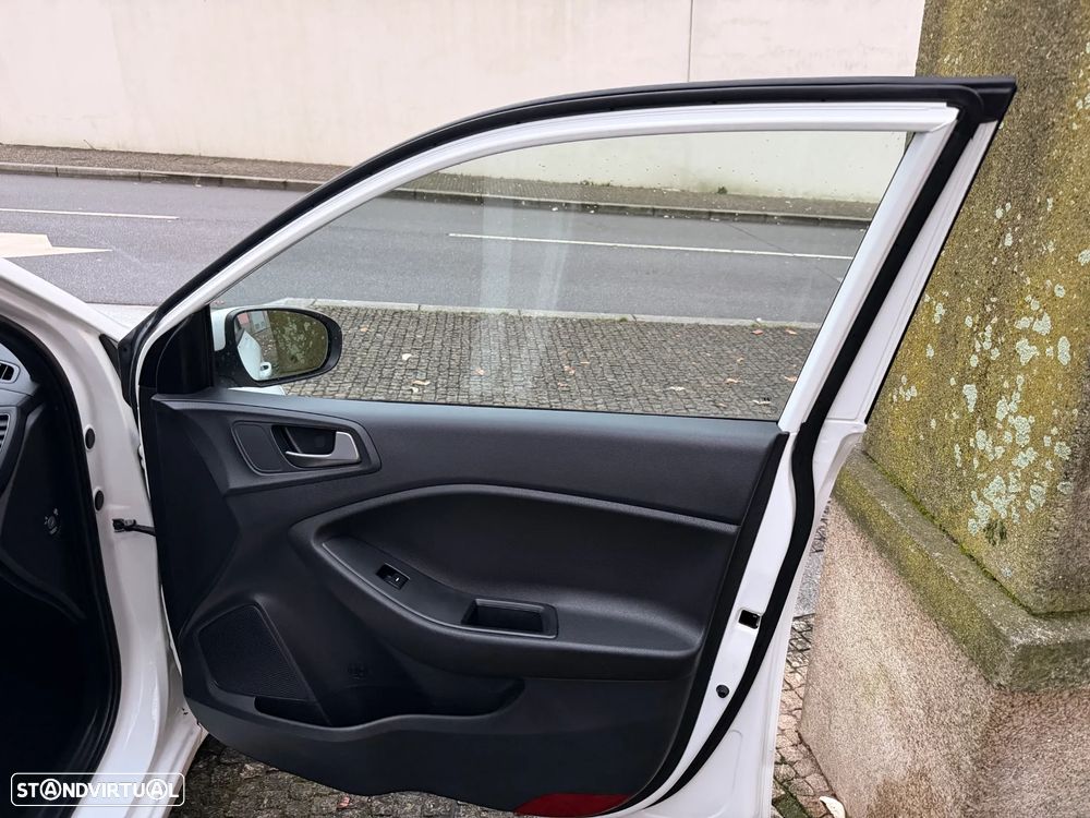 Hyundai i20 1.1 CRDi LED - 17