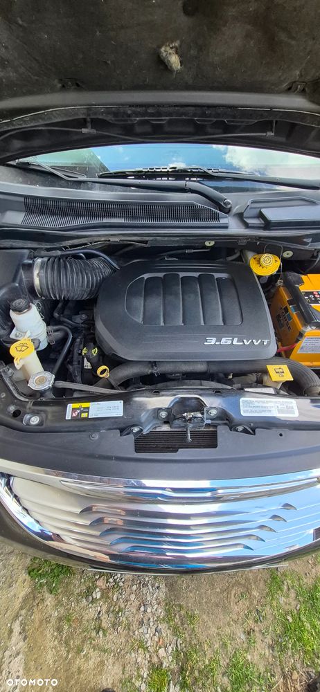 Chrysler Town & Country 3.6 Limited - 12