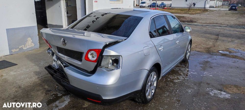 Dezmembrez volkswagen vw JETTA an 2007 cod BMM cutie DSG6 cod KCU LA7W - 5