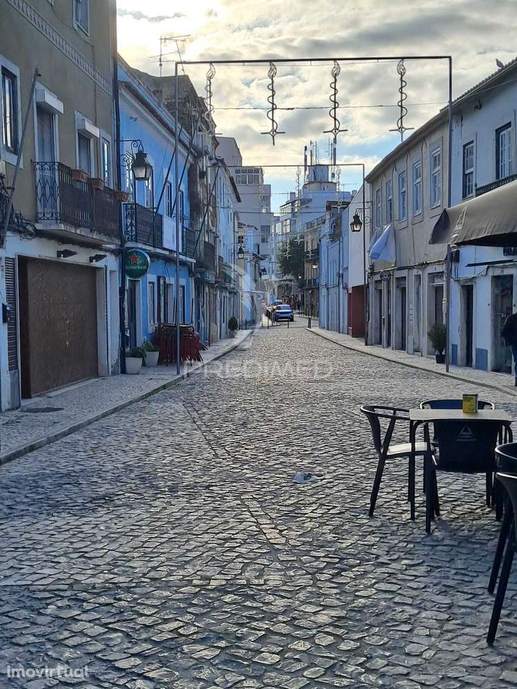 Prédio em Almada velha - Grande imagem: 2/21