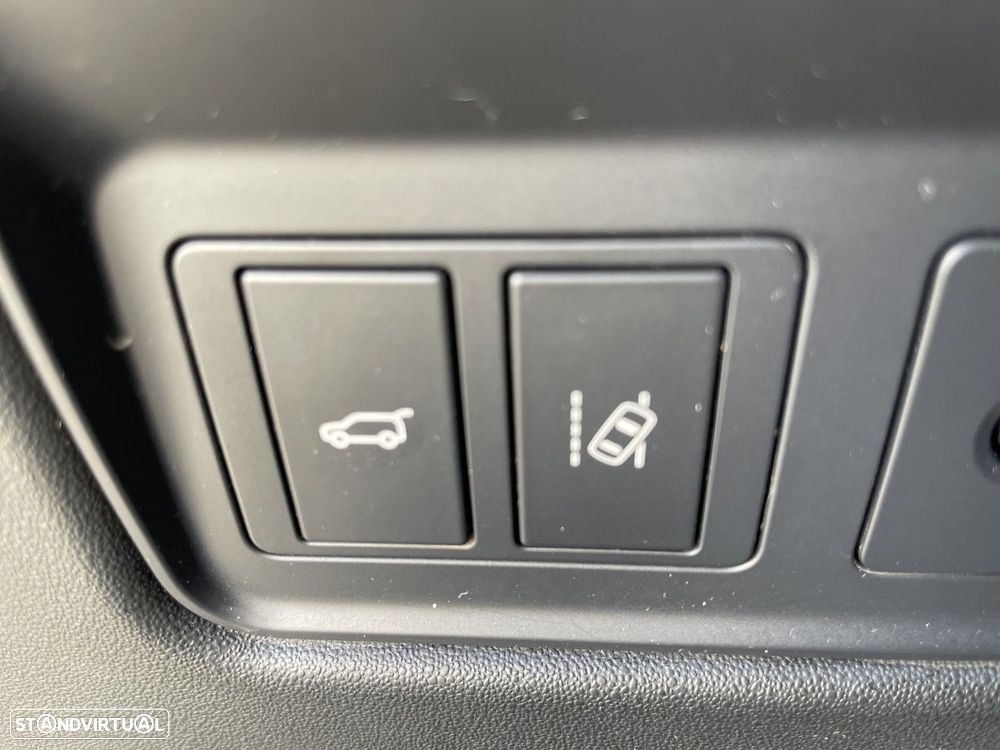 Land Rover Discovery 2.0 SD4 HSE Luxury Auto - 18