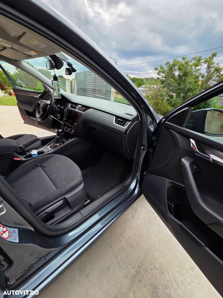 Skoda Octavia 2.0 TDI DSG Style - 3