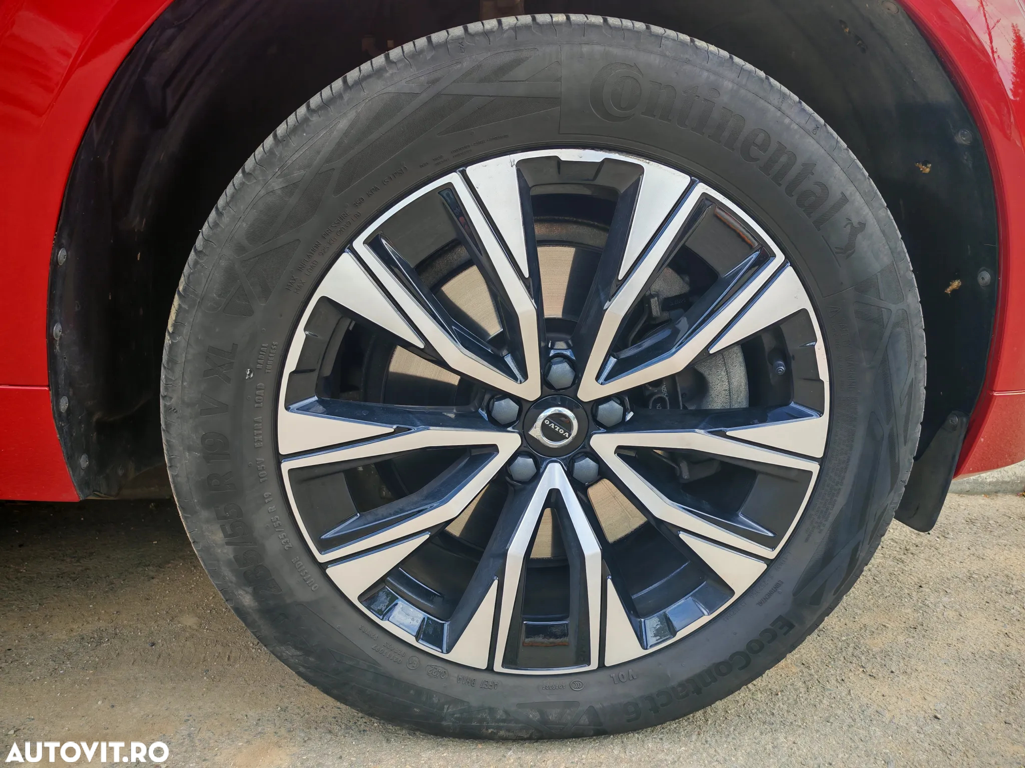 Volvo XC 60 B4 MHEV AT AWD Plus Dark - 23