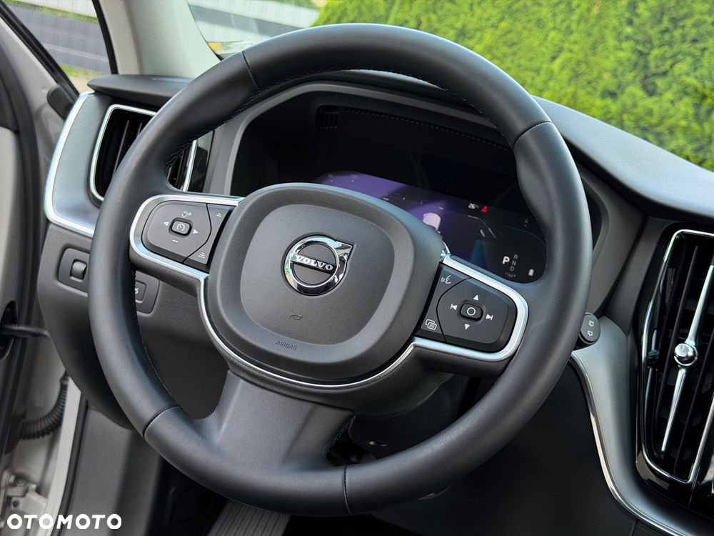 Volvo XC 60 B4 D Geartronic Momentum Pro - 24