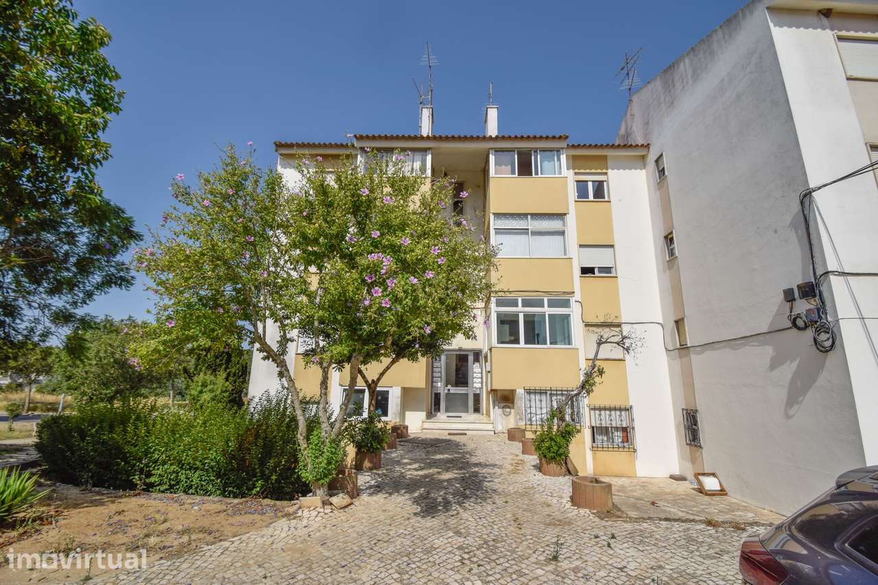 Apartamento T2 c/ 2 casas de banho em S. Domingos de Rana - Grande imagem: 2/34